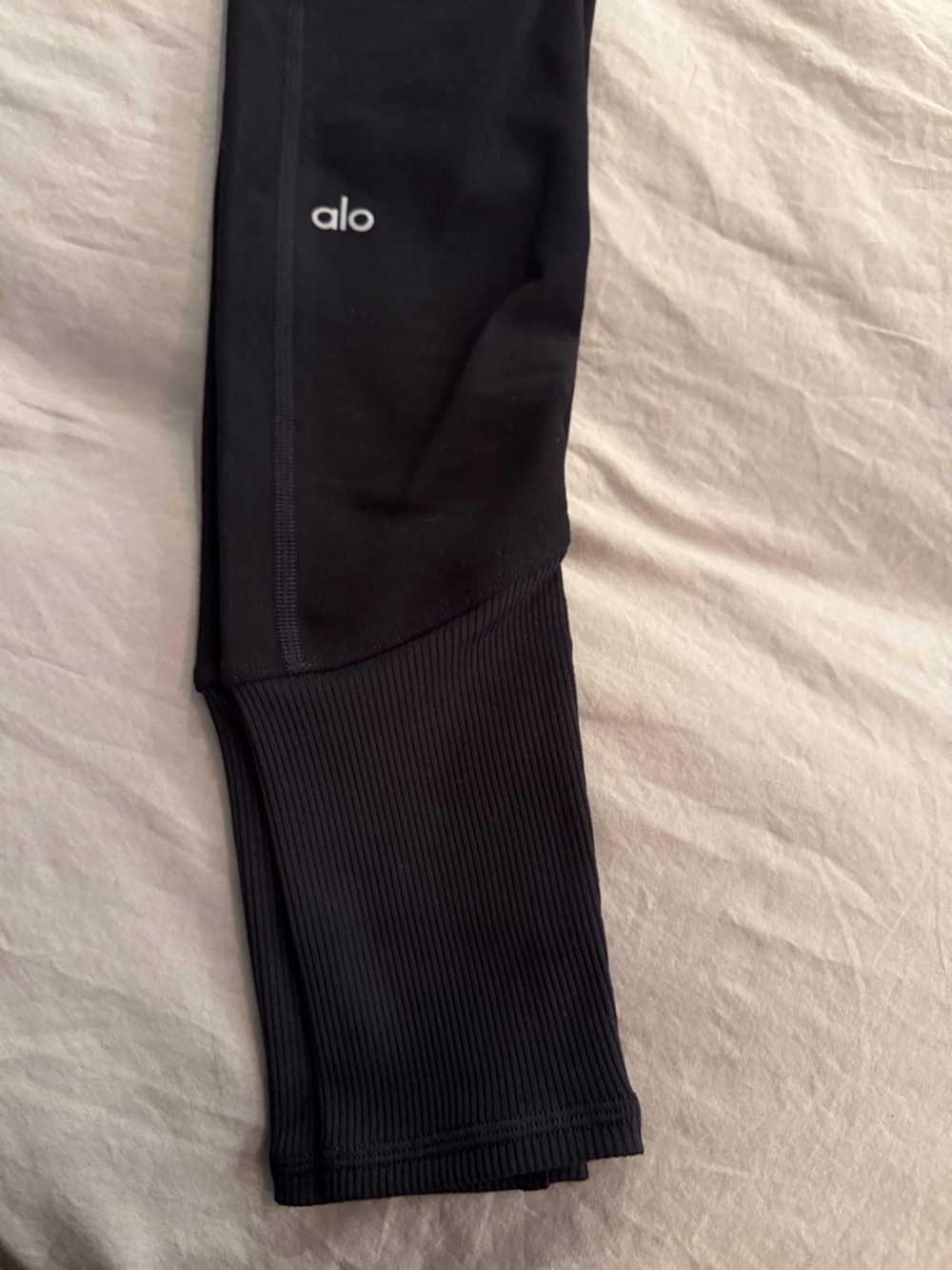 ALO Yoga Black High-Waist Performance Leggings - Picture 4 of 5